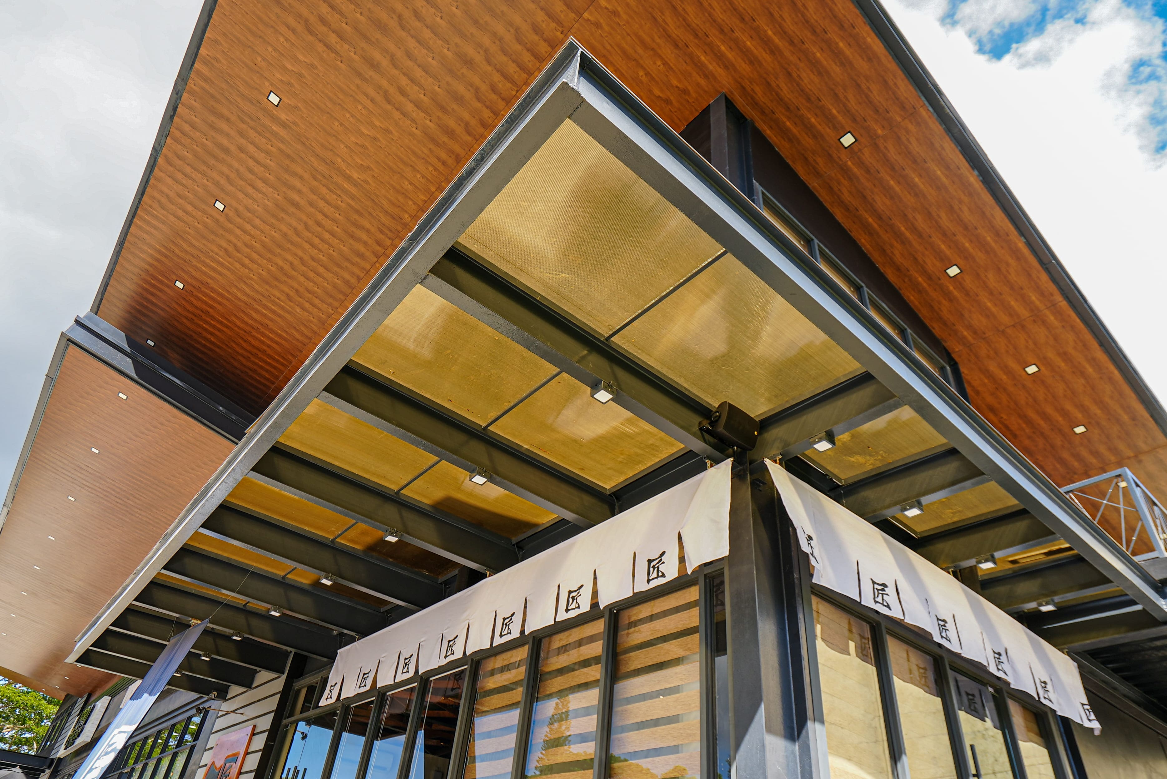 Polycarbonate Roof vs Metal Roof: Which is Better For Your Needs?